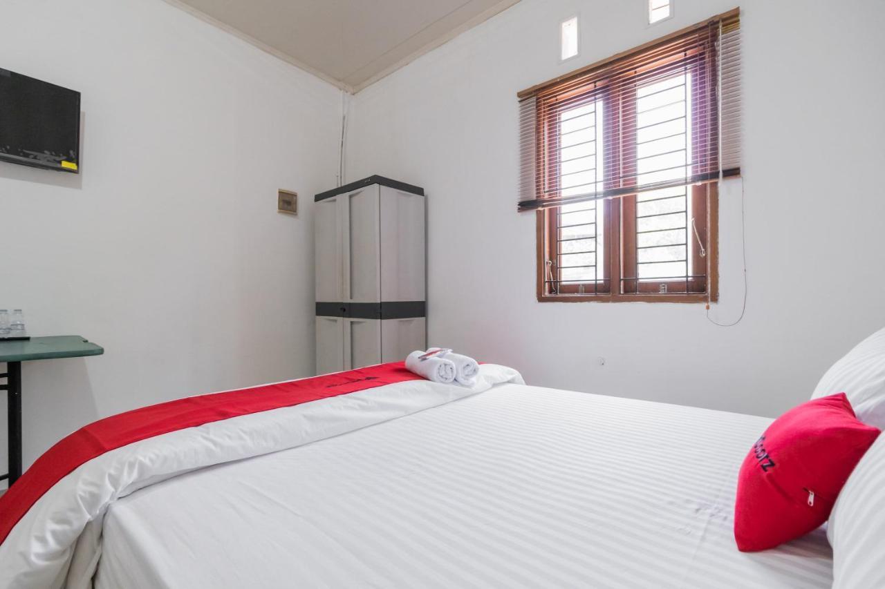 RedDoorz near Terminal Bubulak Bogor Otel Dış mekan fotoğraf